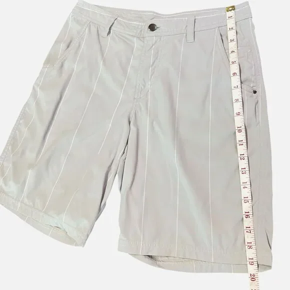 Lululemon Kahuna Bermuda Shorts Men 32 x 8.5” Check Gray White Blue Golf Outdoor - Picture 16 of 16